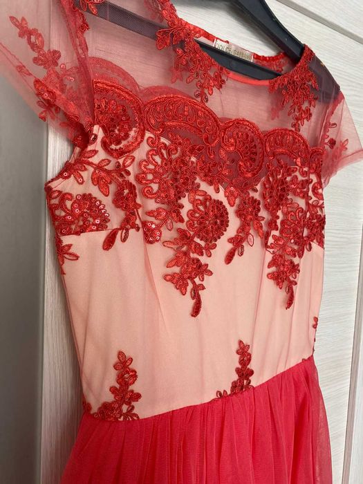 Нарядное праздничное платье