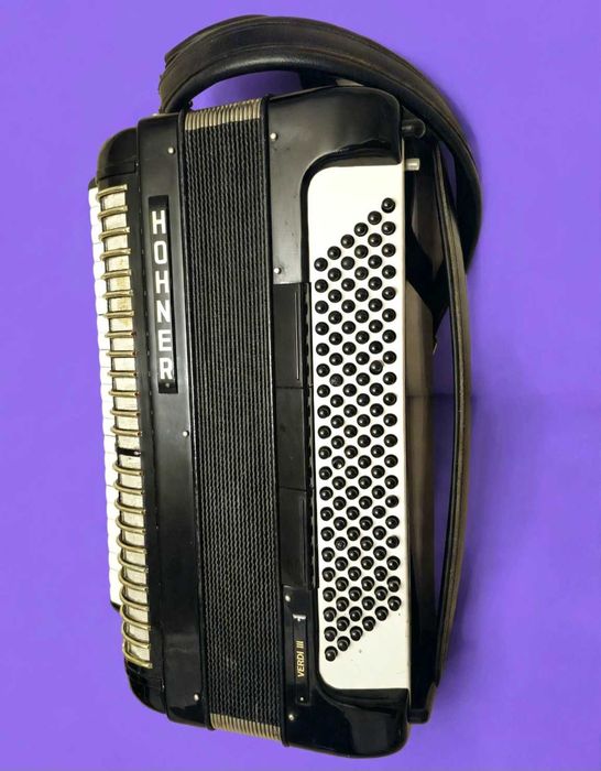 Vând acordeon Hohner Verdi 3  cu 120 de basi negru
