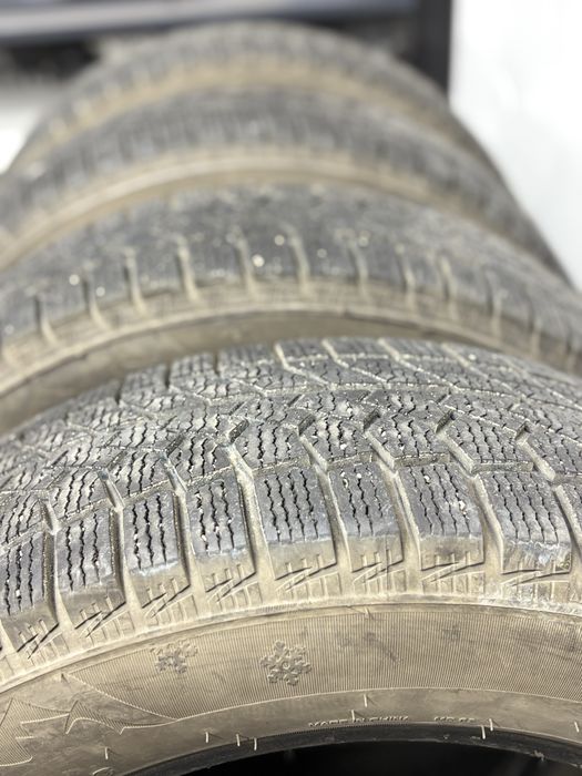 Шины 215/60/17 комплект зима