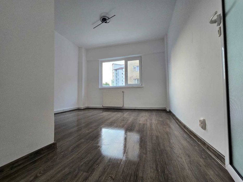 Vand apartament 2 camere decomandat etj 1 din 4