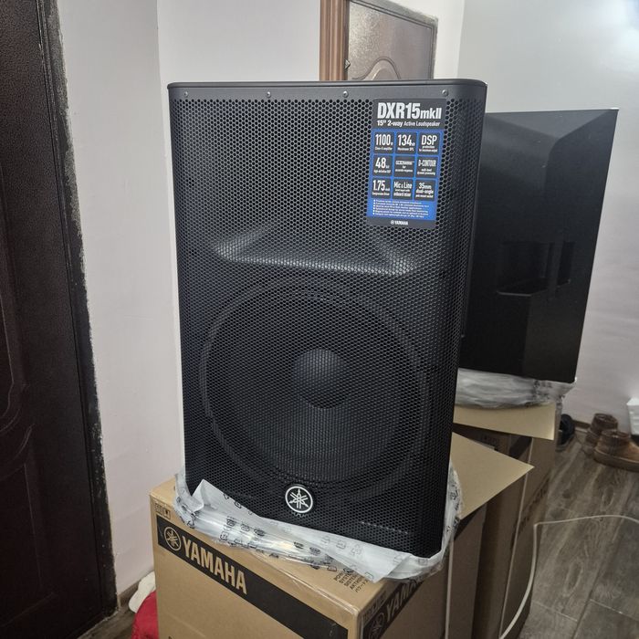 Mixer digital Behringer X32  Compact  si doua Boxe Yamaha  DXR 115 Mk2  toate noi nouțe