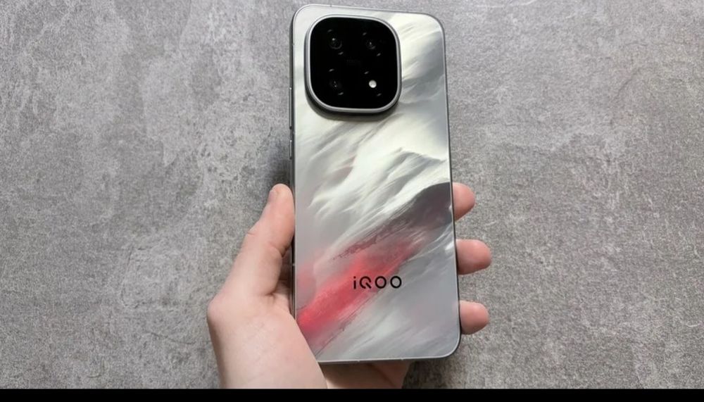 Iqoo 15 12/256 памяти