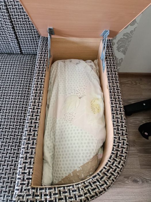 Диван                .