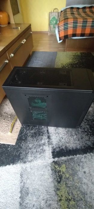 Компютърна кутия Corsair + захранване Seasonic 750W