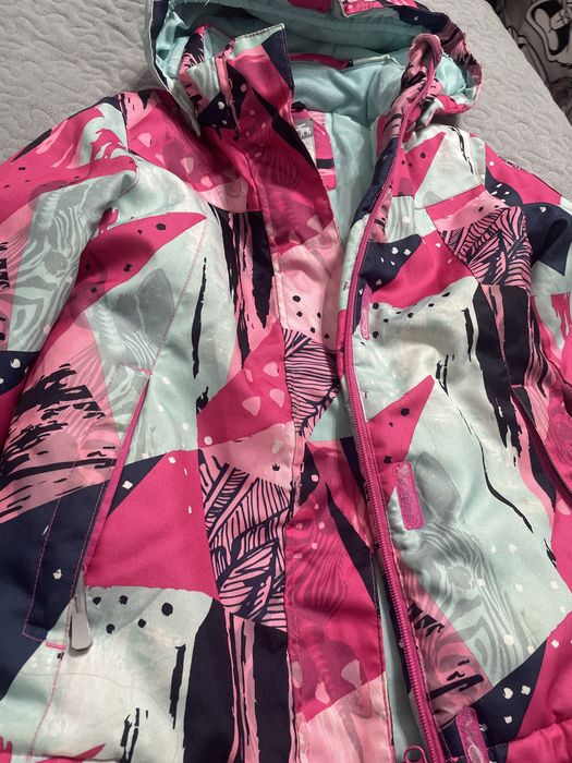 Продам куртку на девочку