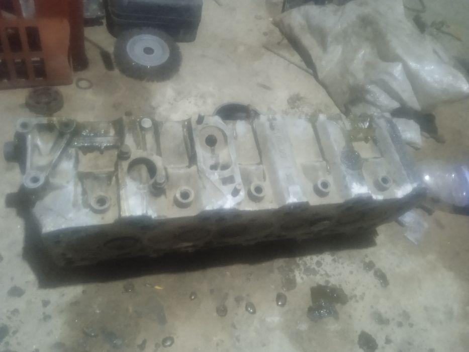 Головка Ауди 100  дизель сотилади