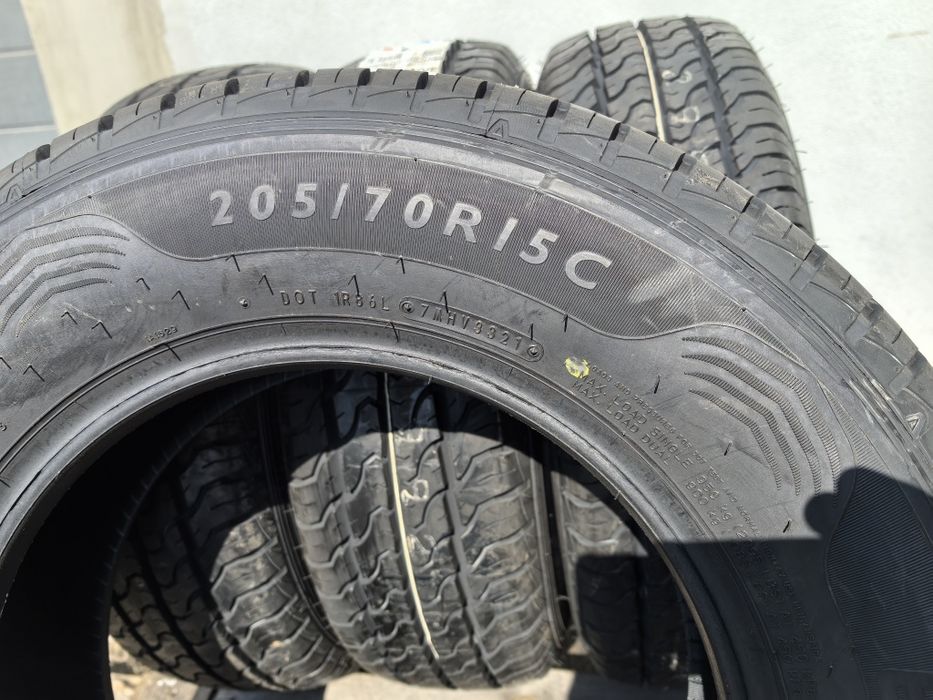 205/70/15 С Дънлоп ДОТ 2021 г - Чисто Нови - БУСОВИ