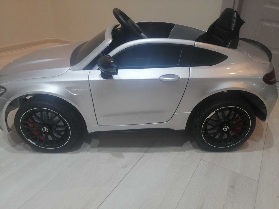 Акумулаторна кола Mercedes Benz C63 AMG, 12V ДИСТАНЦИОННО управление