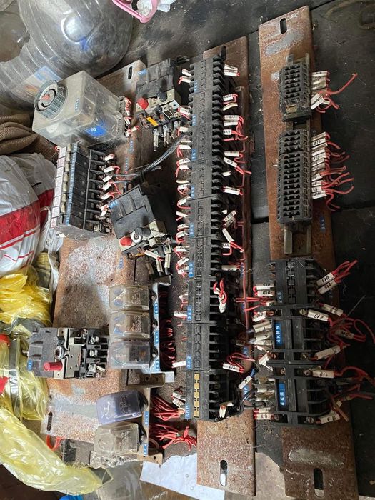 Продавам контактори