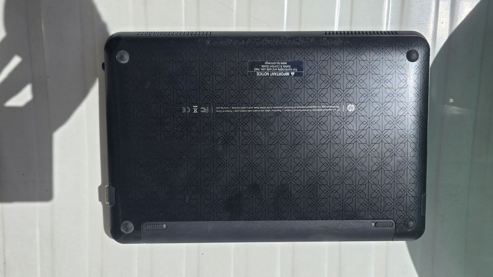Laptop hp mini 210, cu windows pe el, incarcator si cutie