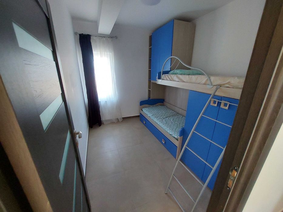 Ofer spre închiriere apartament de lux la casa