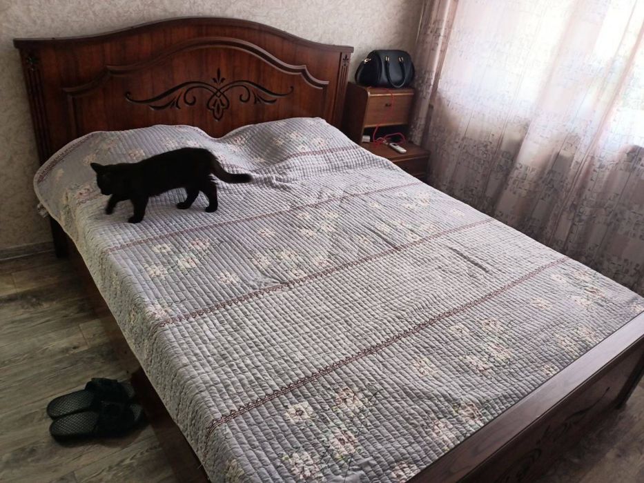 Срочно Продам двухспальную кровать