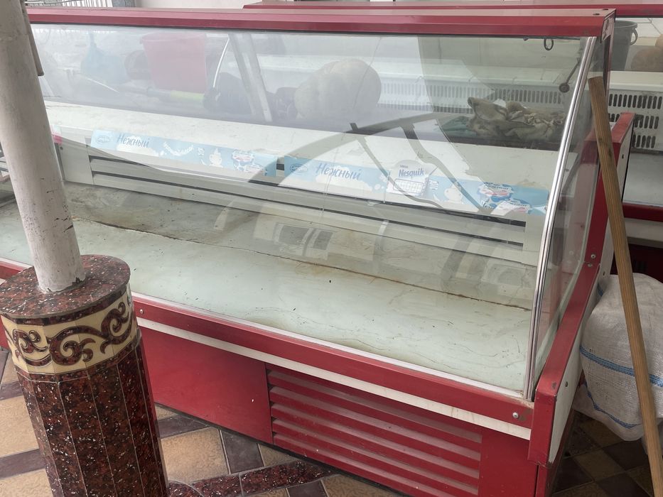 Продаётся Витрина холодельник