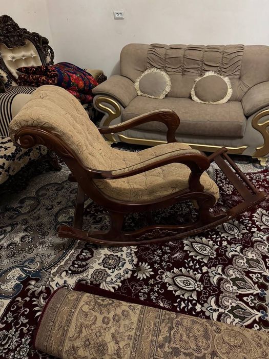 Креслокачалка деревянная