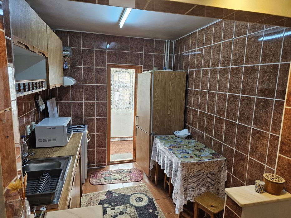 Apartament 2 camere decomandat de închiriat