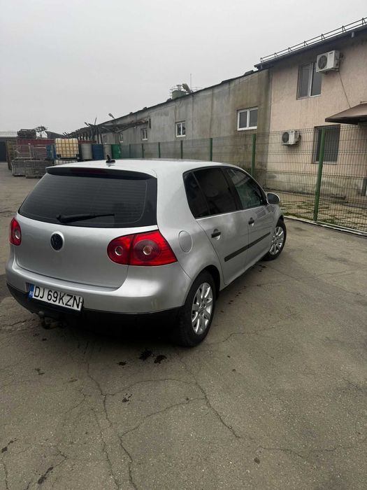 Vand golf 5 1.6 benzina