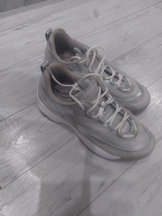 Guess    маратонки