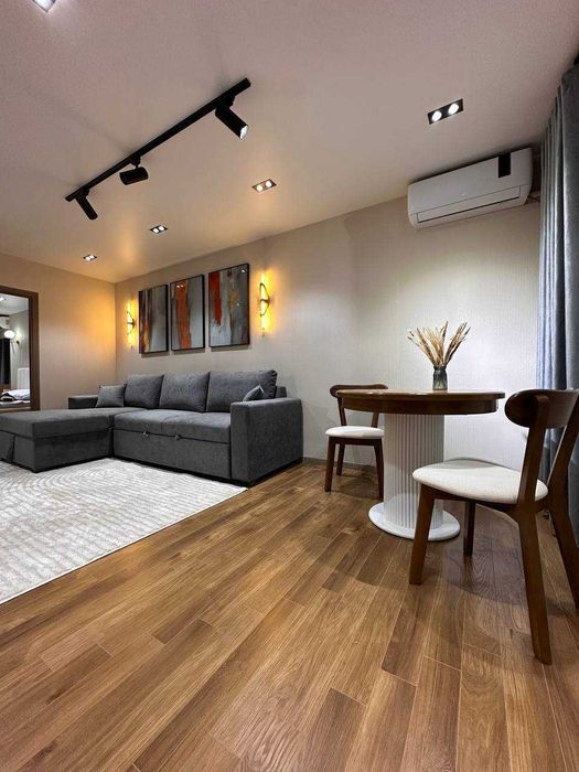 2х ком квартира Новомосковская на 1 этаже, ор-р стадион старт