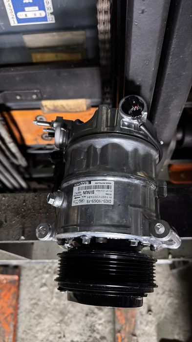 Компрессор кондиционера Land Rover Range Rover L405