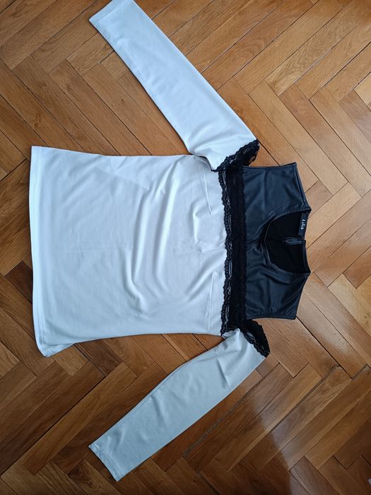 Елегатна блузка с дантела