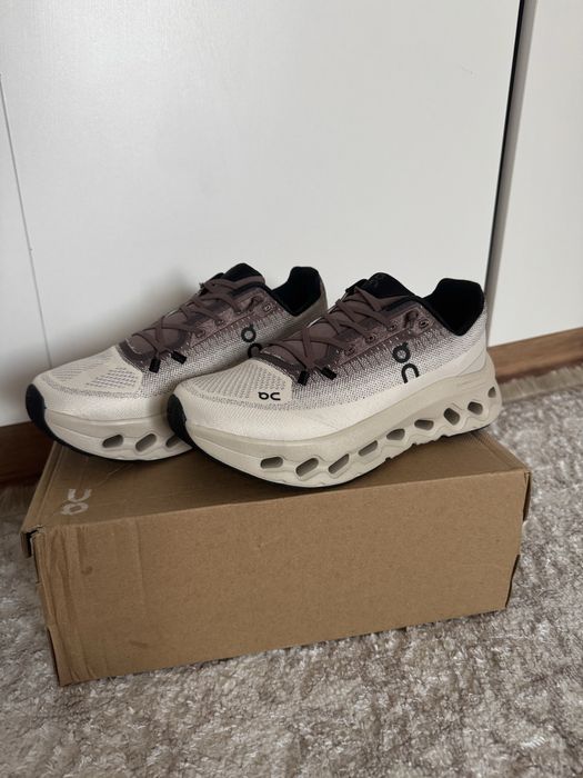 Трендовые кроссовки ON