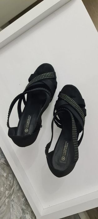 Продам босоножки 37р