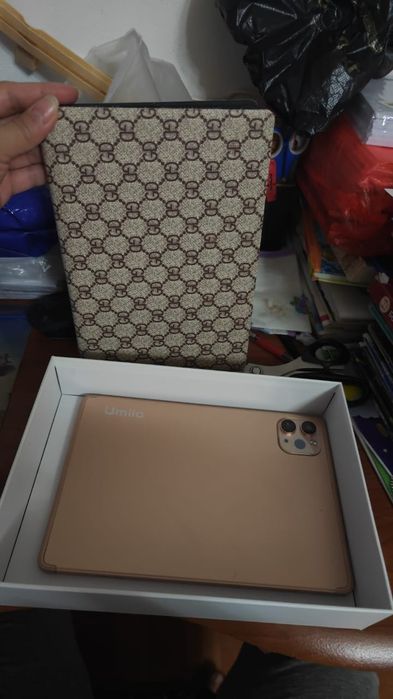 Продам 2 планшета в комплекте с чехлом