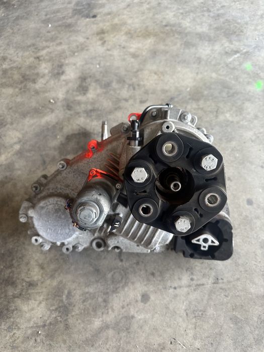 Cutie de transfer BMW X6 E71 bmw X5 E70 motor 3.0 M57 cod 8586225010 H