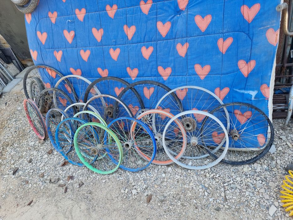 Срочно  запчасти на велосипеды