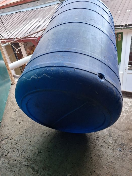 Vând butoi din plastic, pentru apă, must.220 litri  – 150 lei