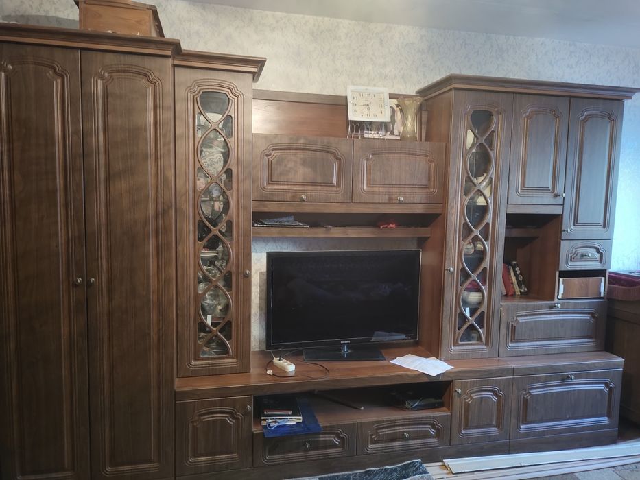 Стенка, компактная, вместительная