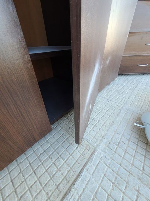 Безплатни гардероби и нощни шкафчета