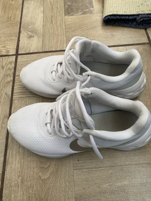 Adidasi dama Nike nr 37,5