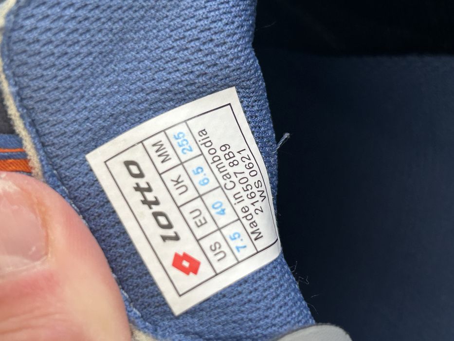 Vand papuci sport marca Lotto marimea 40