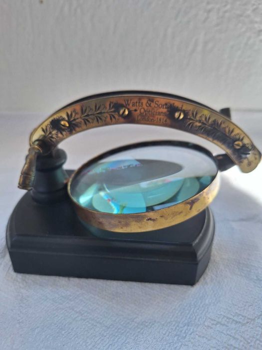 Настолна лупа с ретро дизайн