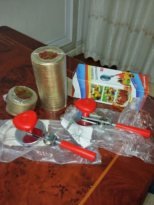 Банки 1 и 0,5  литр. Закривалка