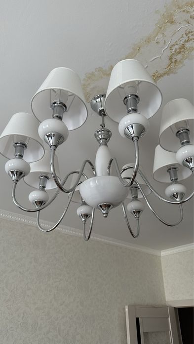 Люстра 8 лампочек