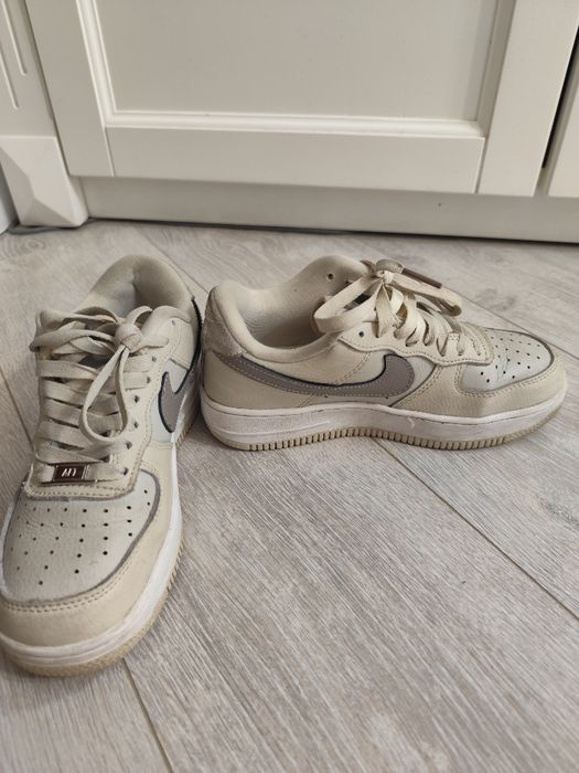 Кроссовки Nike женские.