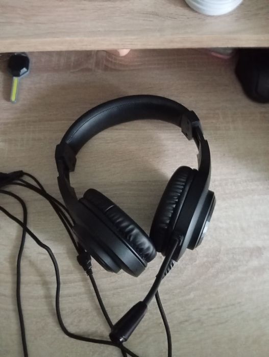 Vind căști de calculator în stare bună de funcționare