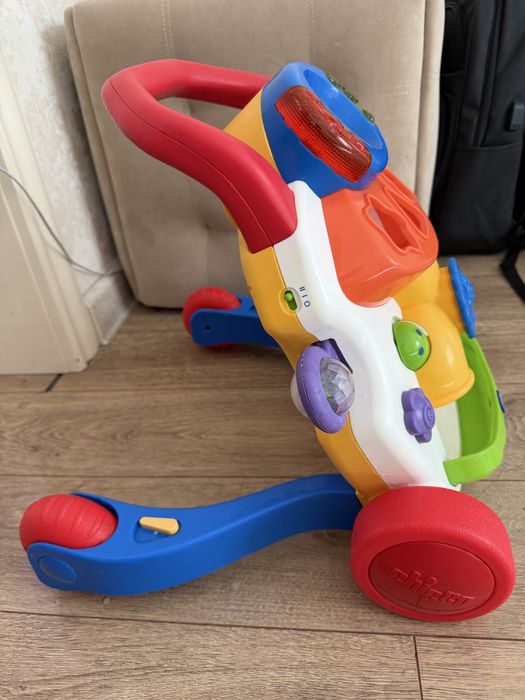 Продам толокар Chicco