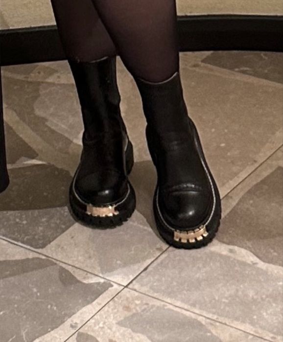 Продаются эти ботильоны