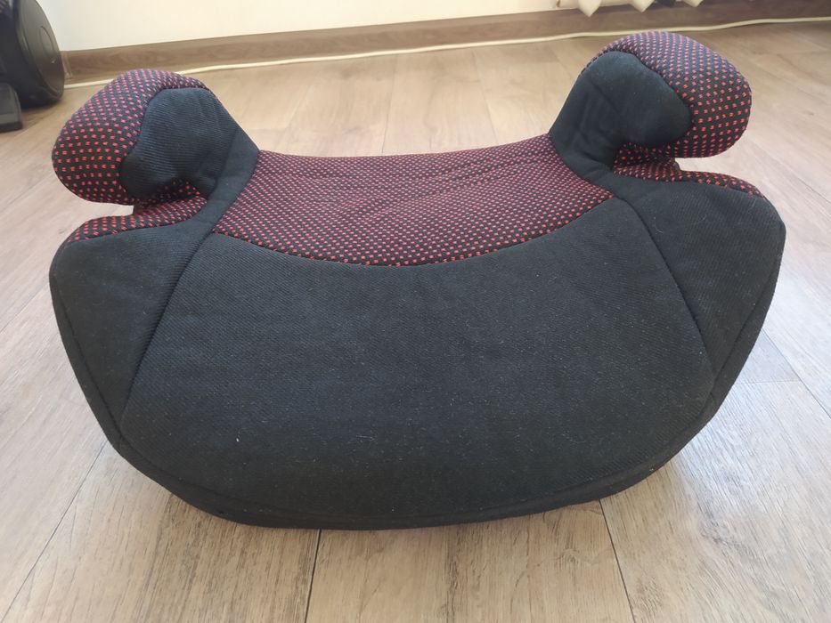 Продам сиденье детское Бустер