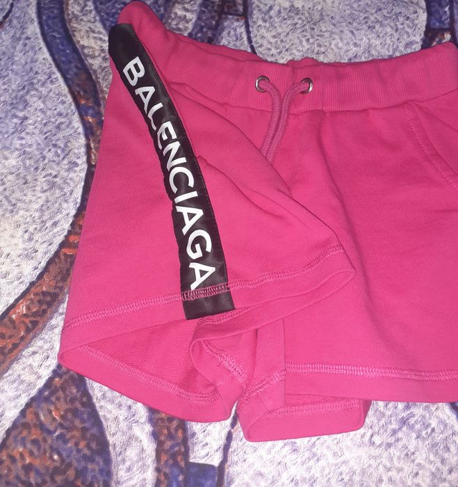 Дамски тениски и къс панталон