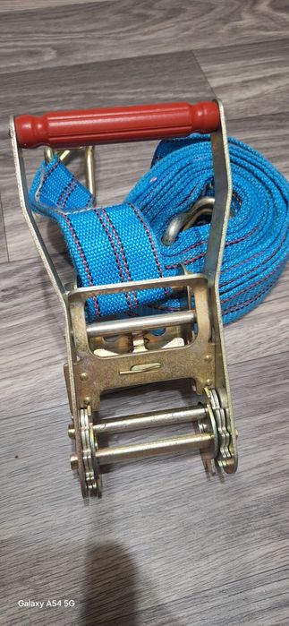 Ремень с трещеткой для фиксации грузов