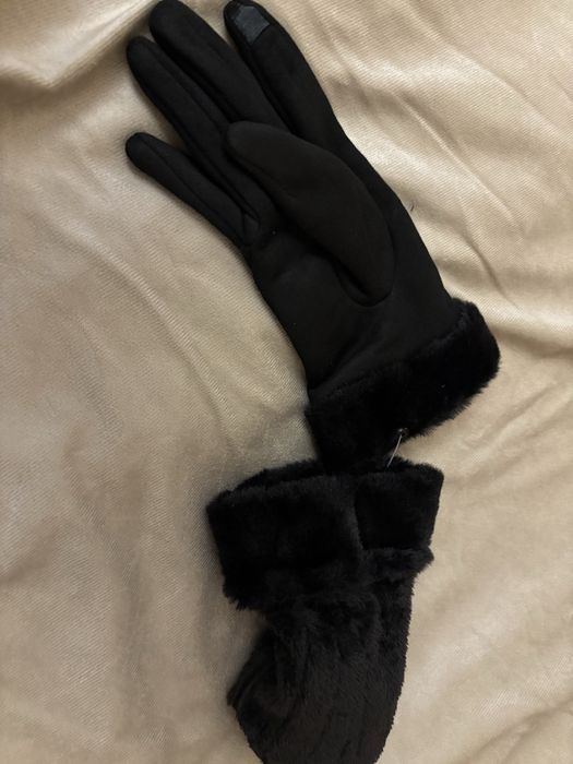 Черни ръкавици UGG
