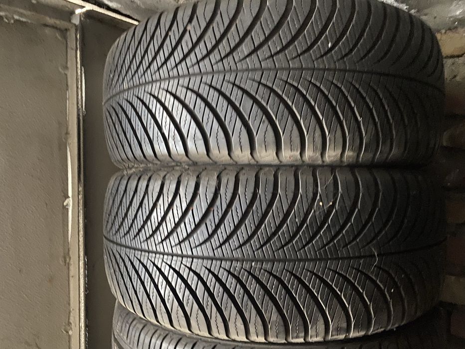 Шины 215/50/17 пара бу гудиер