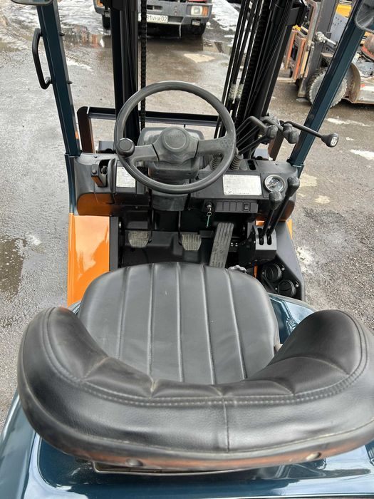 Вилочный погрузчик (кара)