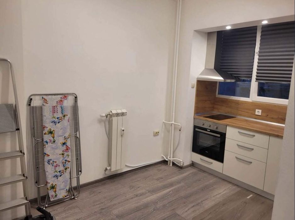 Дава се под наем Тристаен апартамент в София, Център - 62 кв.м за 817.53 € - Снимка #3