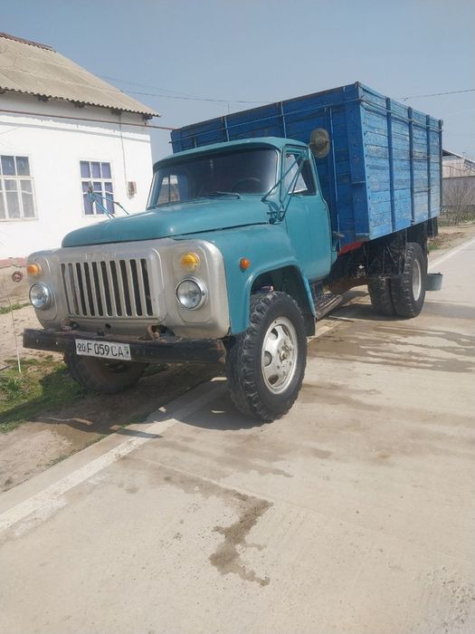 Срочна Зил 53 сотилади