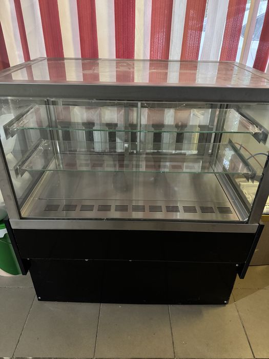 Продам кондитерский холодильник